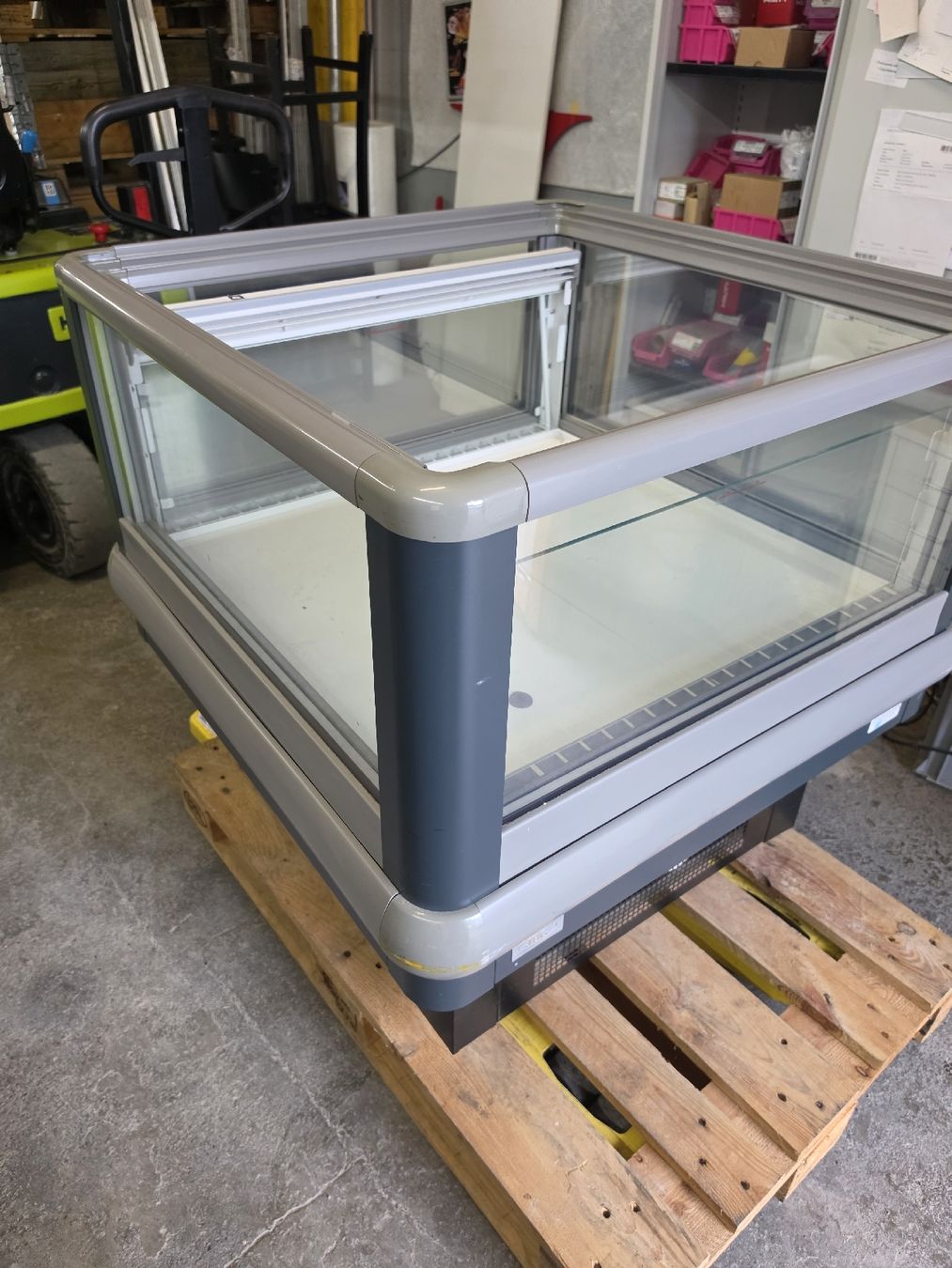 Vitrinen: Kühlvitrine  – Gebraucht aus Wuppenau von Gastro.Wuppenau 1