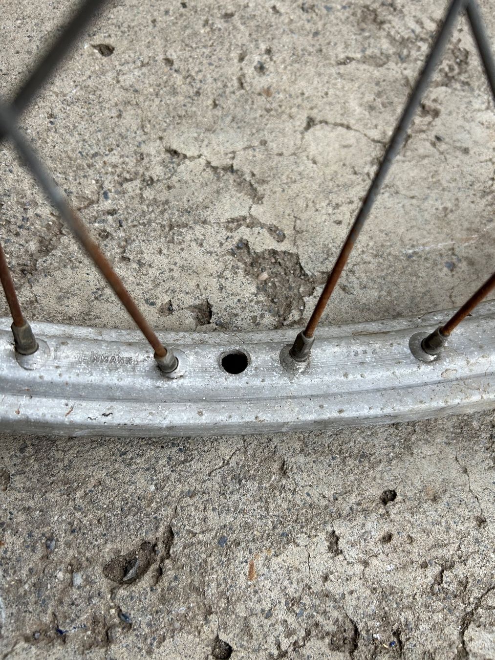 Puch Parti ricambio per ciclomotori: Weinmann 19 Zoll Mofa Speichenrad – Difettoso da Fahrni b. Thun venduto da berger_tuning34 2