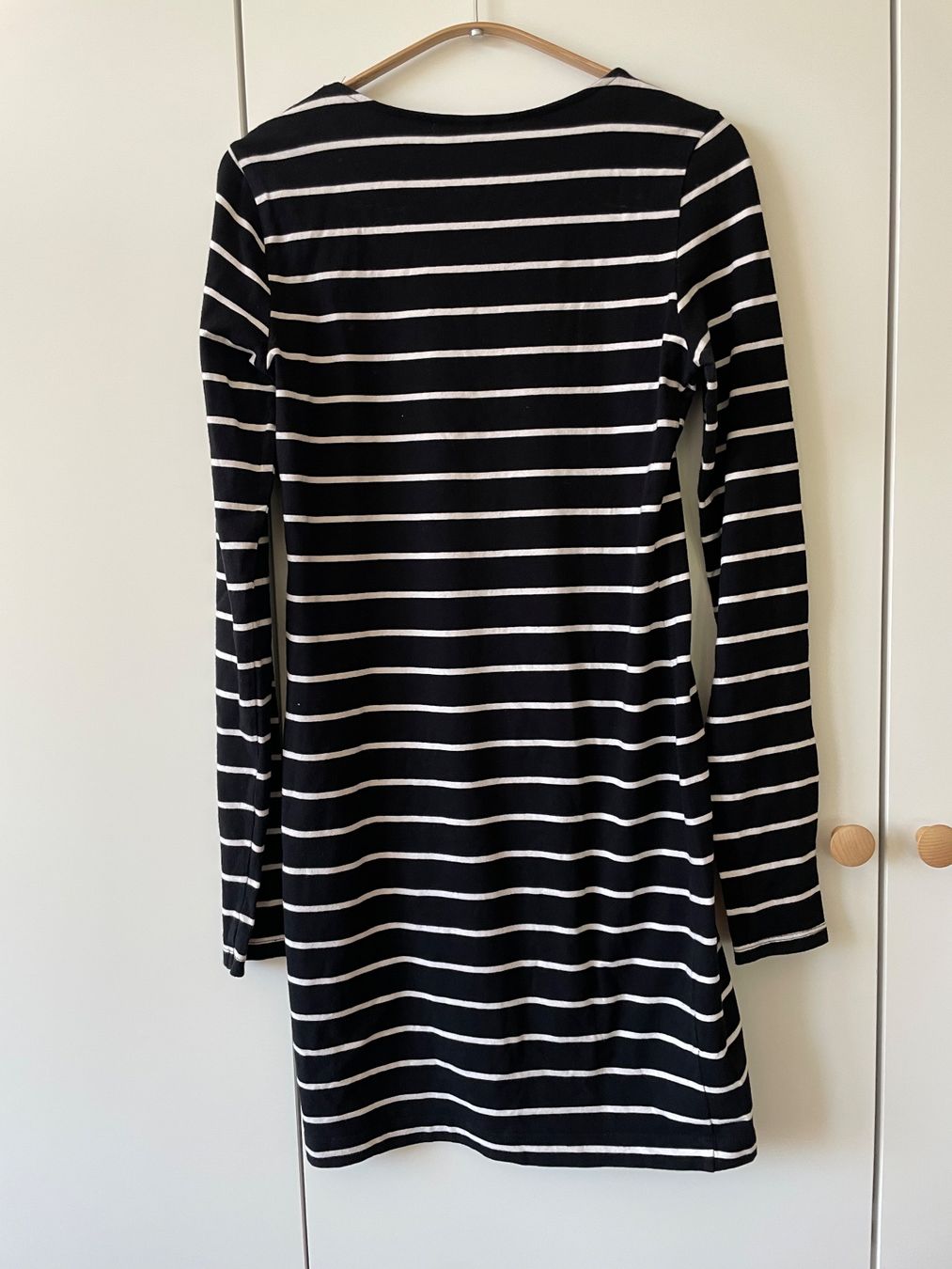 H&M Vestiti: H&M BASIC Langarmkleid Schwarz/Weiss Gestreift Gr. M – Usato da Neukirch an der Thur venduto da bee88 3