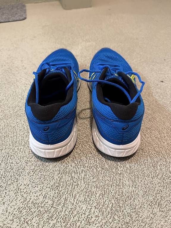 Asics Chaussures hommes: Laufschuhe Asics Gr. 45 – D'occasion à Fislisbach par Jale_31 3