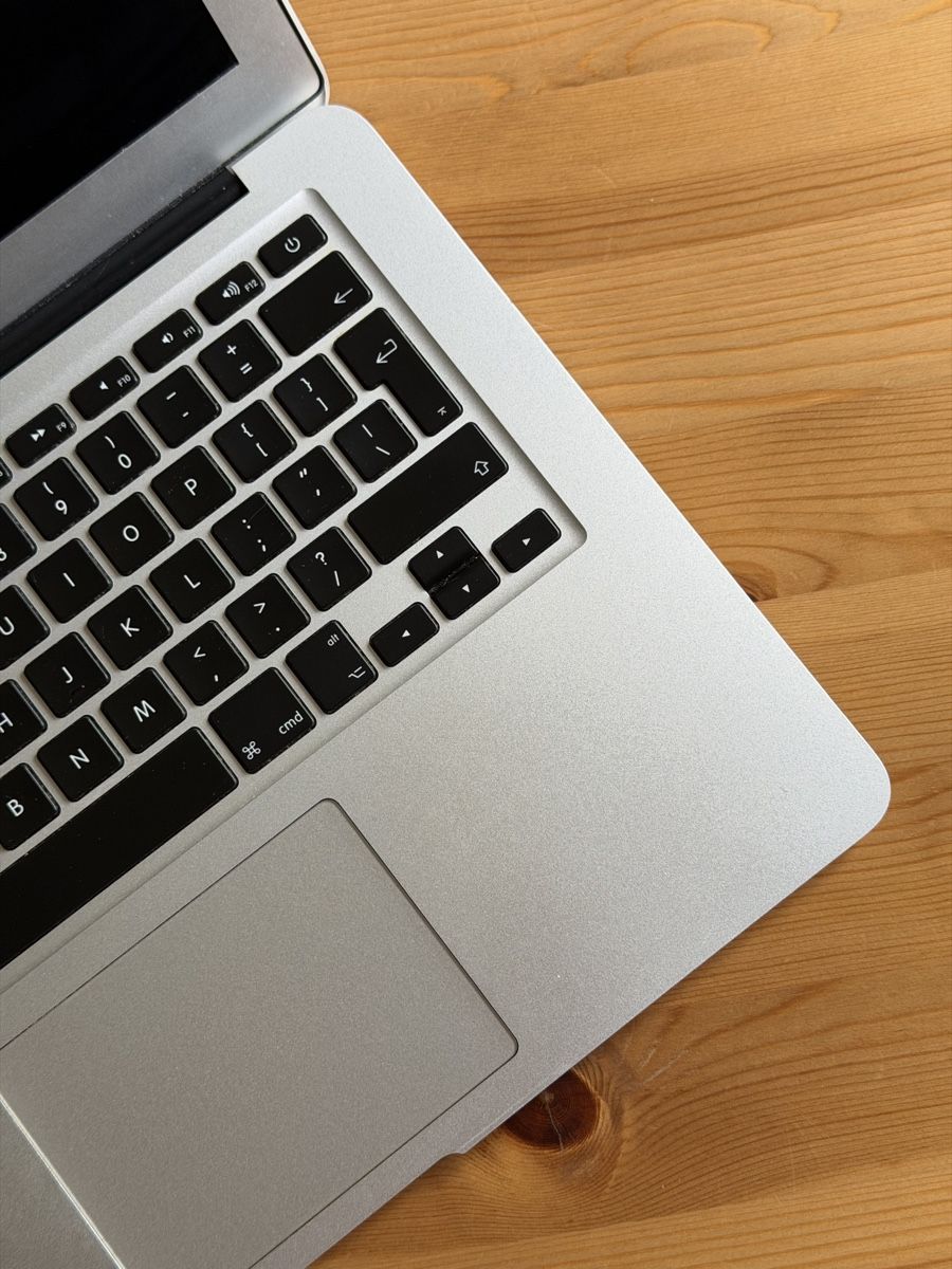 Apple Notebook: MacBook Air 13-inch Early 2014 – Usato da Zürich venduto da idbronskiy 2