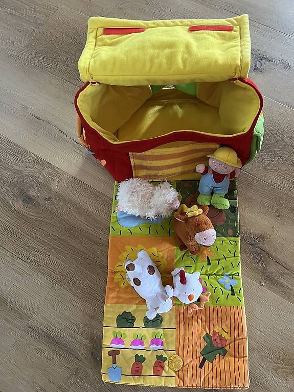 Jouets: Ferme liliputien en tissu – D'occasion à St-Cierges par Gw. 1