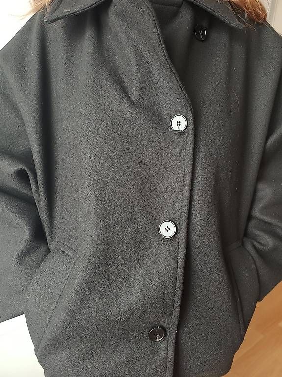 Cappotti: Woll-Kurzmantel oversize Passform – Usato da Jona venduto da Pascal064