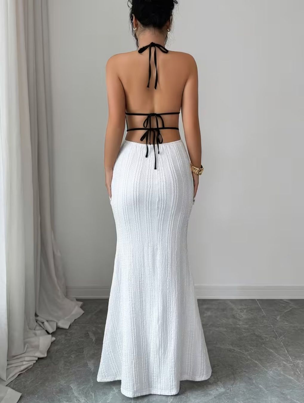 Robes: Maxikleid mit tiefem V-Ausschnitt – Neuf avec emballage d'origine à Reinach BL par Deinfashion 1