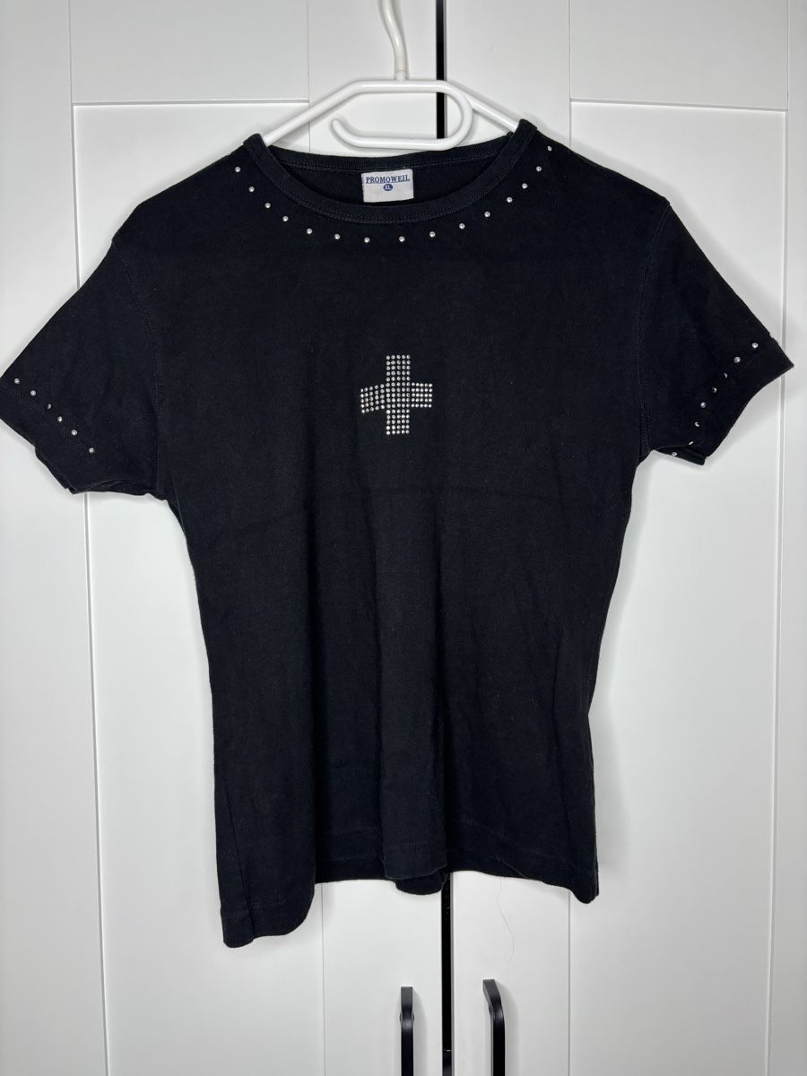 T-shirt: Black T-Shirt  – Usato da Bern venduto da kri_y8h8