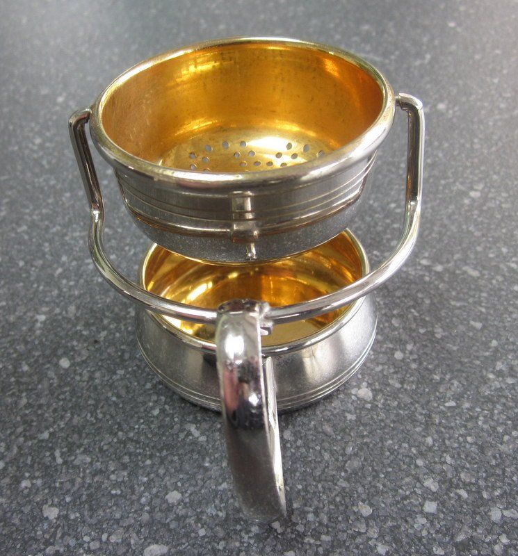 Elettrodomestici da cucina: Teebeutelhalter / Sieb mit Tropfschale aus Metall – Usato da Bischofszell venduto da raika 6