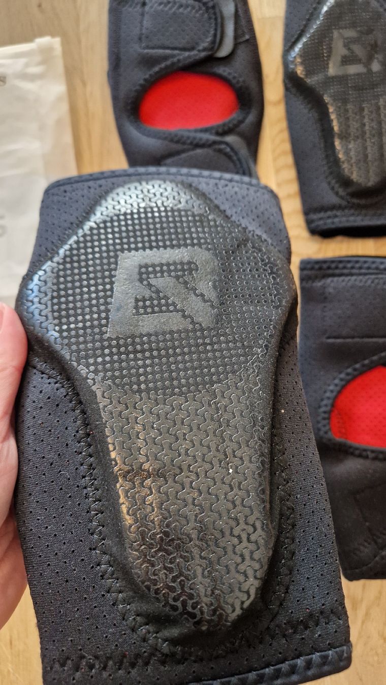 Schutz & Schoner: Schutz für Arme und Beine – Neu und originalverpackt aus Zug von opo_cy5d 2