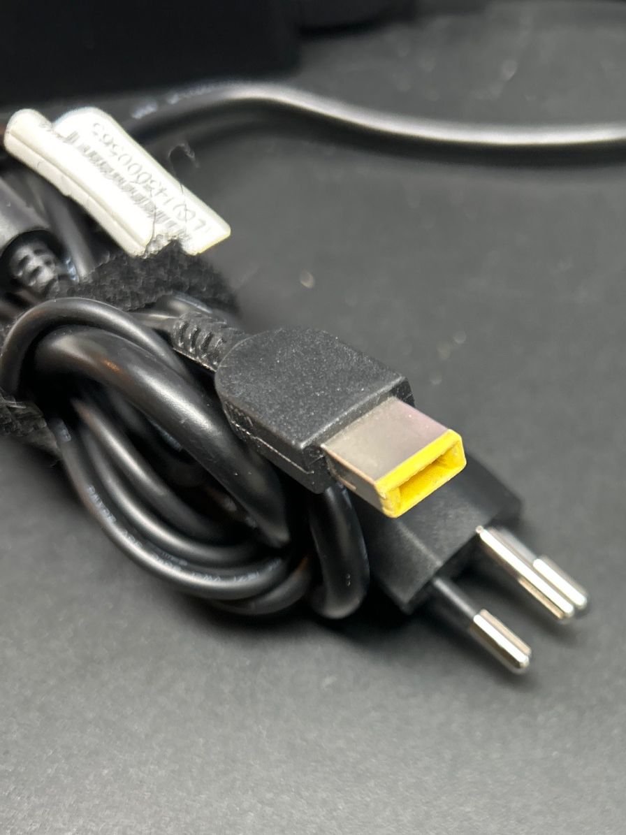 Lenovo Caricabatterie: Lenovo Notebook Netzteil mit Square Thinkpad Stecker - 45W – Usato da Lüsslingen venduto da Piper 1