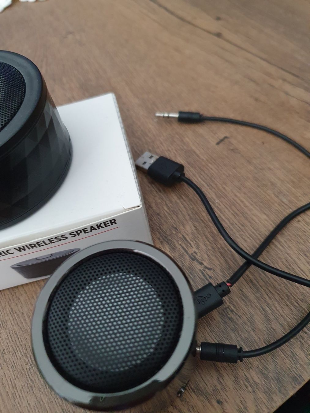 Lautsprecher: Geometric Wireless Speaker 2 Stück – Gebraucht aus Klingnau von Fee1960 2