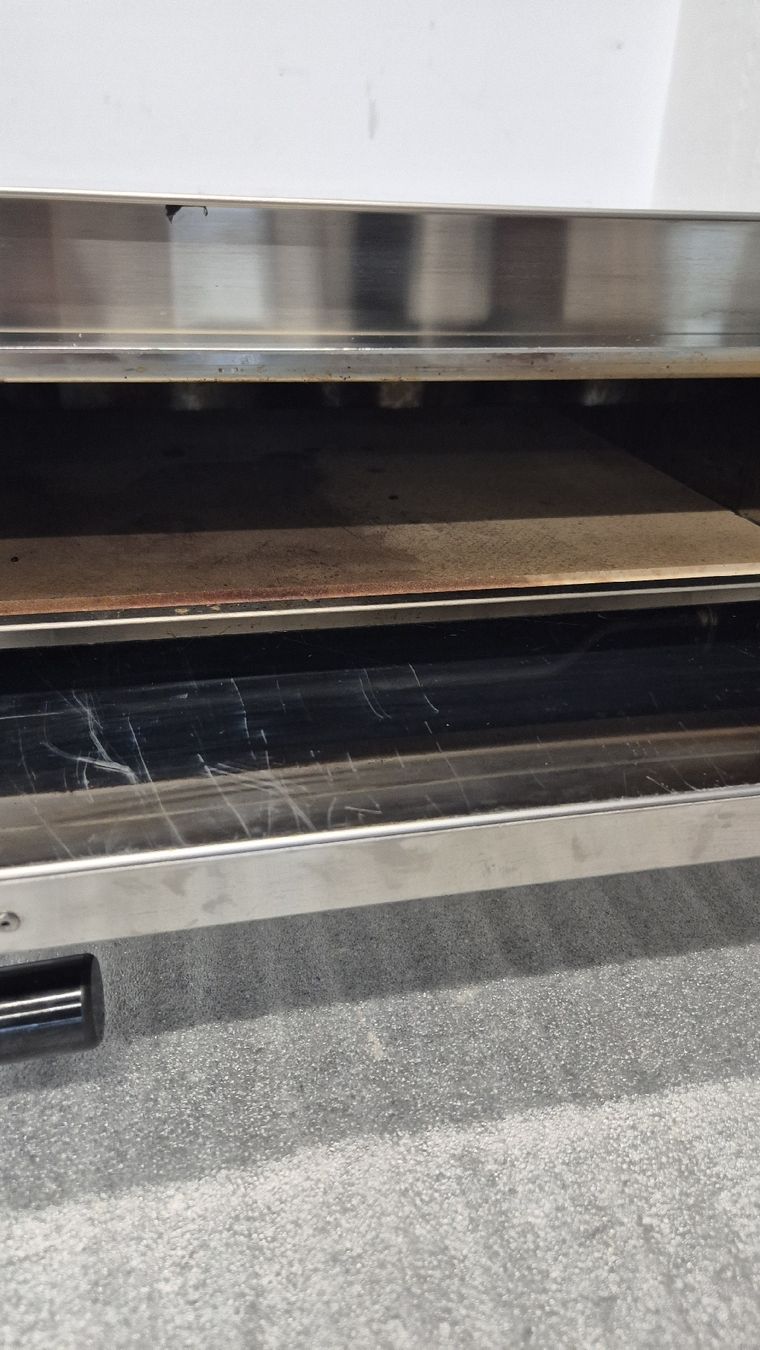 Forni per pizza: Bartscher Pizzaofen FP-36R mit Schamottstein – Usato da Triesen venduto da Kevinio83 3