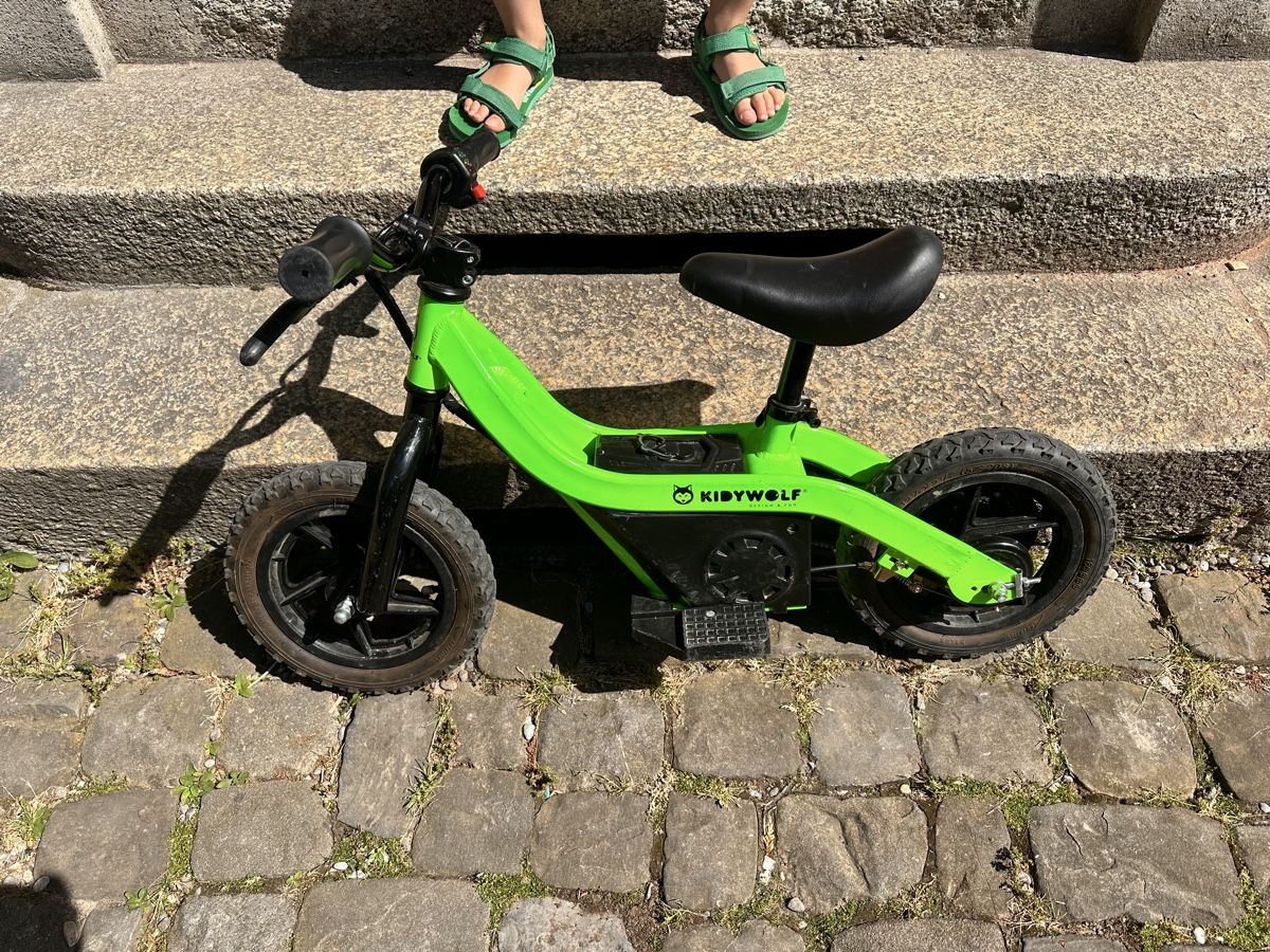 Fahrzeuge für Kinder: Kidywolf Balance Bike, motorrad, elektrisch  – Gebraucht aus bern von jenlee123