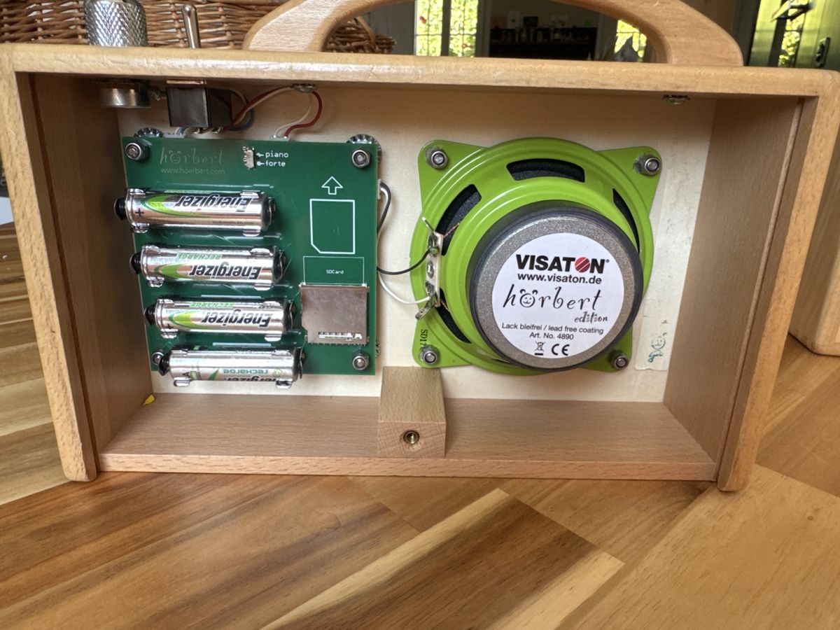Hörbert Lettore multimediale portatile: Hörbert Holz MP3 Player – Usato da Lausen venduto da Mutuli 1
