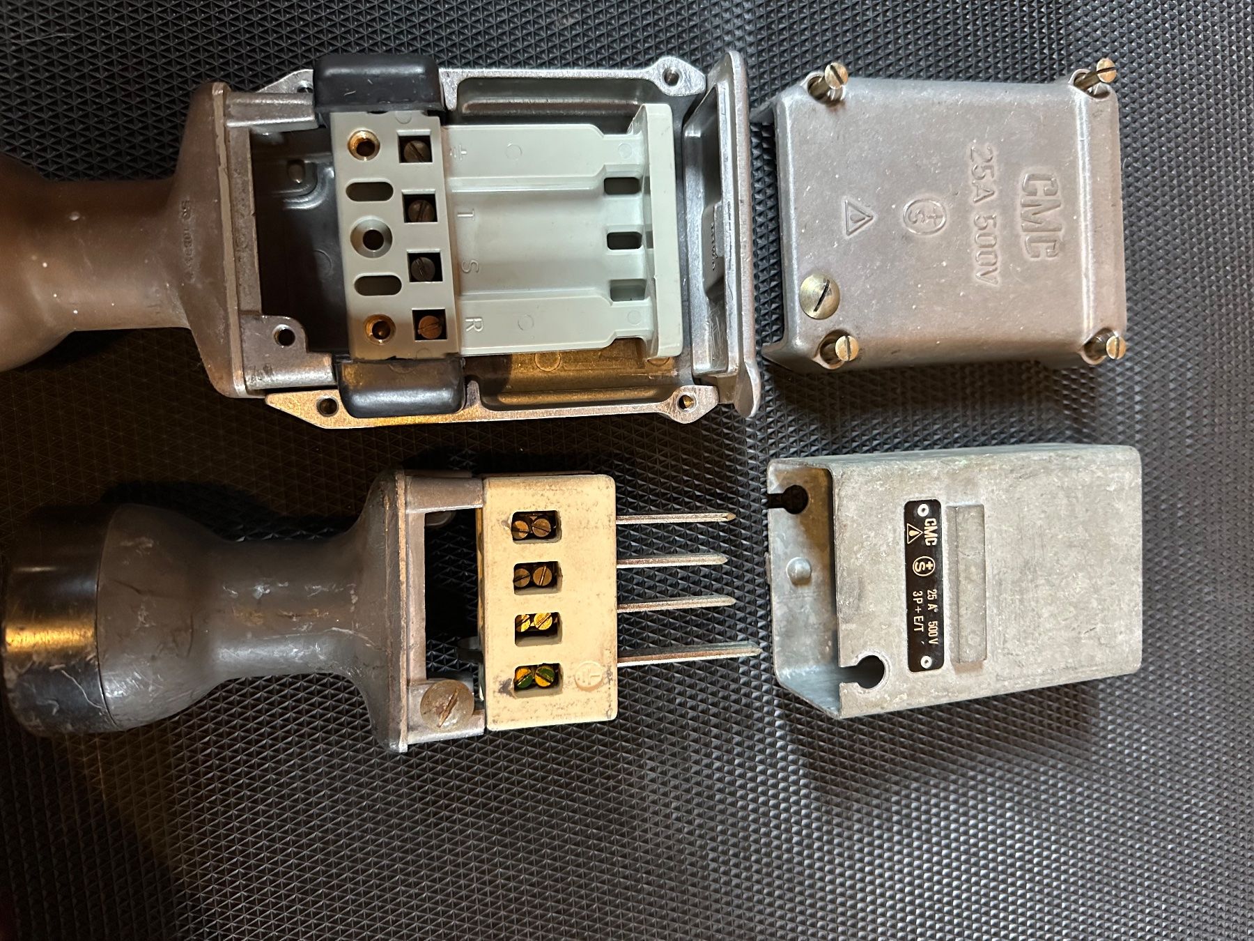 Spine: J25/4 Pol Stecker und Kupplung 25A CMC – Usato da Huttwil venduto da Bolpa 4