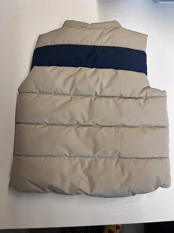 Autres vêtements garçon: Kinderweste wendbar Grösse 86 – D'occasion à Filisur par Folle74 1