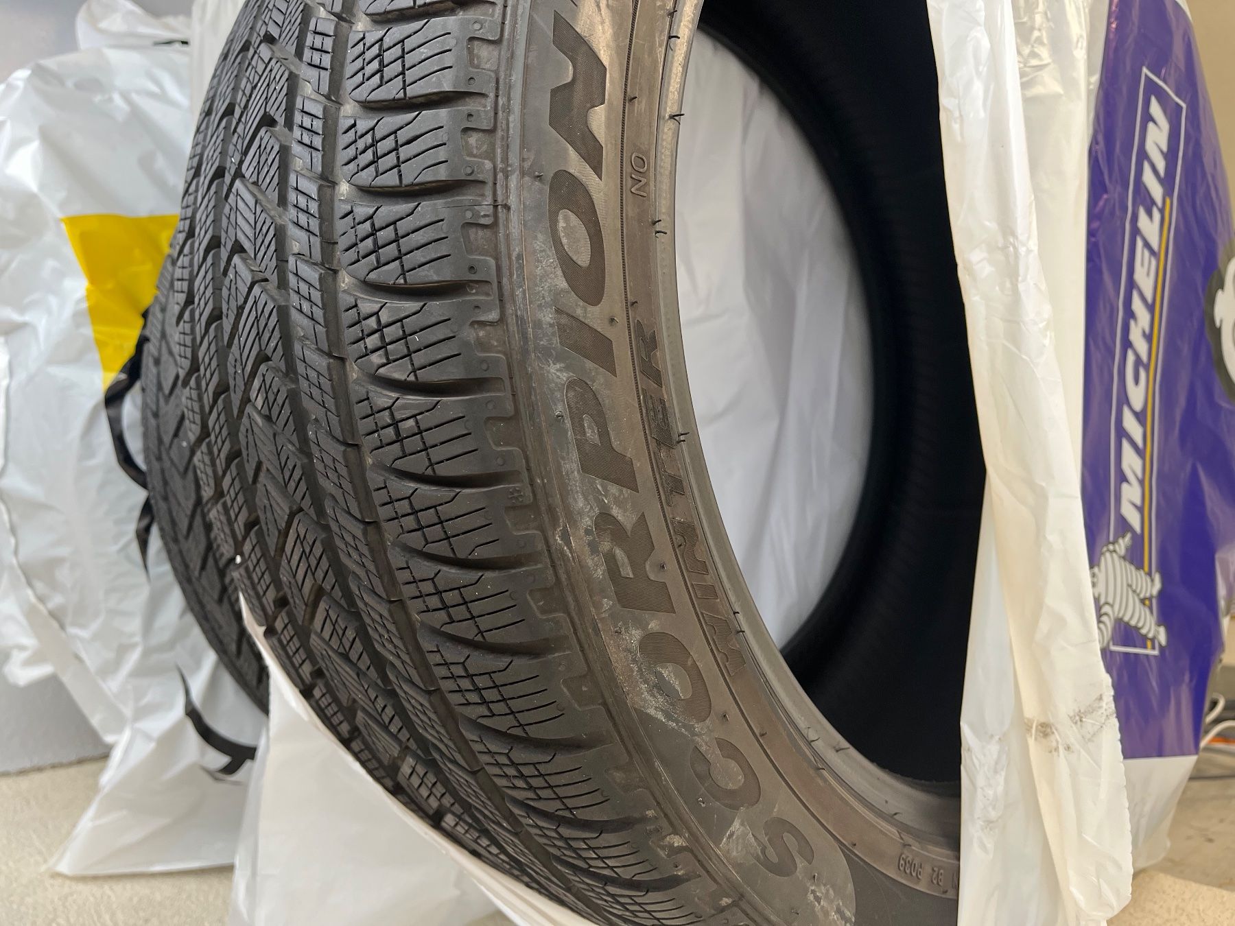 Sonstiges Schreiben & Zeichnen: Vendo Pirelli invernali per Porsche Macan GTS – Gebraucht aus Melide von abe_dl89 1