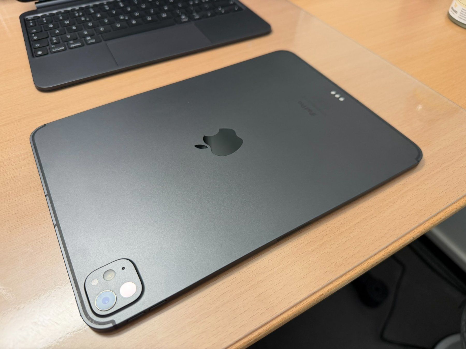 Apple Tablet PC: iPad Pro 11 M4 + Magic Keyboard CH | Top Zustand – Usato da Baar venduto da robin.olthof 4