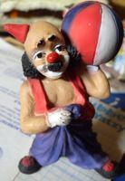 Lustige Clown Figur mit Ball, Deko Figur 🤡🎪