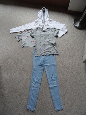 Jäckli, 2 T-Shirts, Jeans XS