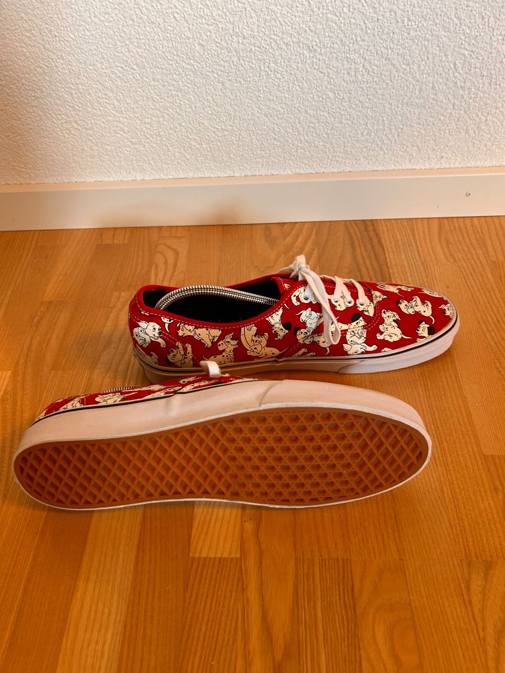 Vans Scarpe da uomo: Vans x Disney 101 Dalmatiner - Gr. 46 – Nuovo (secondo la descrizione) da Brüttisellen venduto da ThommyK 2
