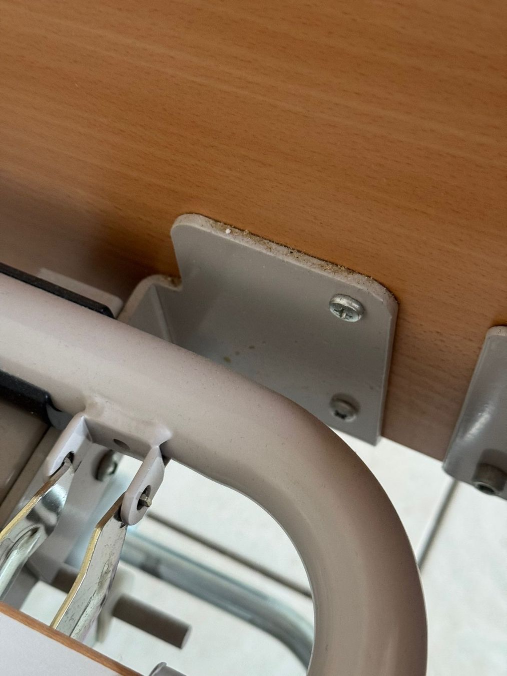 Letti: Elektrisches Pflegebett mit Nachttisch – Usato da Roeschenz venduto da Little5 5