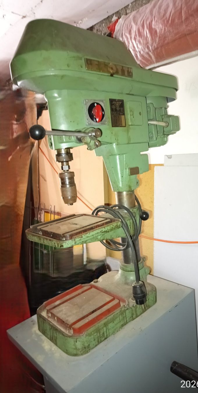 Flott Bohrmaschinen: Ständerbohrmaschine mit Unterbau – Gebraucht aus Herbetswil von Peter621 1