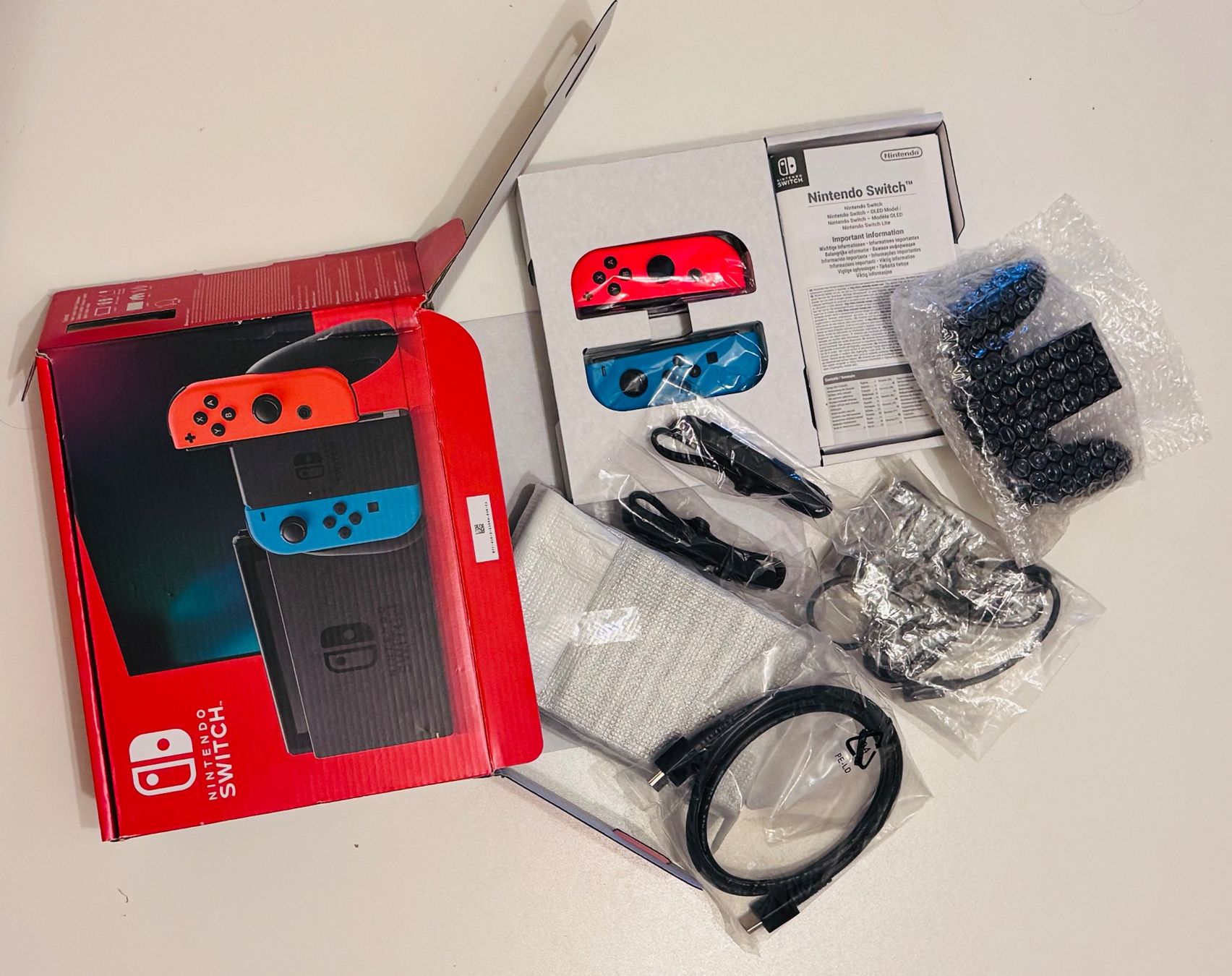 Nintendo Console: Nintendo Swicth Console, rouge néon/bleu néon – Nuovo e nell'imballaggio originale da Genève venduto da Murmurs 1