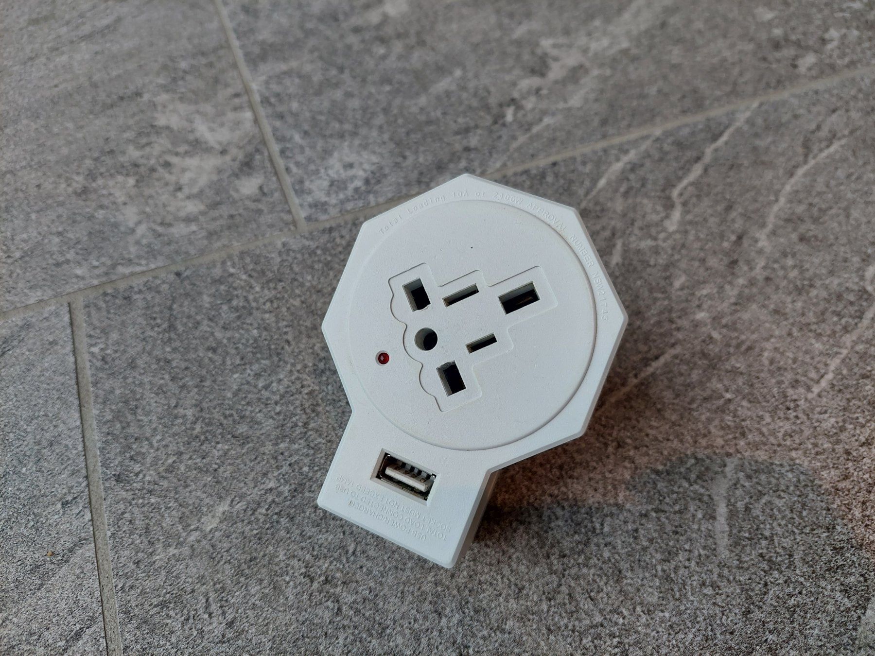 Unità & Adattatore: Reiseladegerät + USB zu Australia - Stecker – Usato da Wiesendangen venduto da troawus