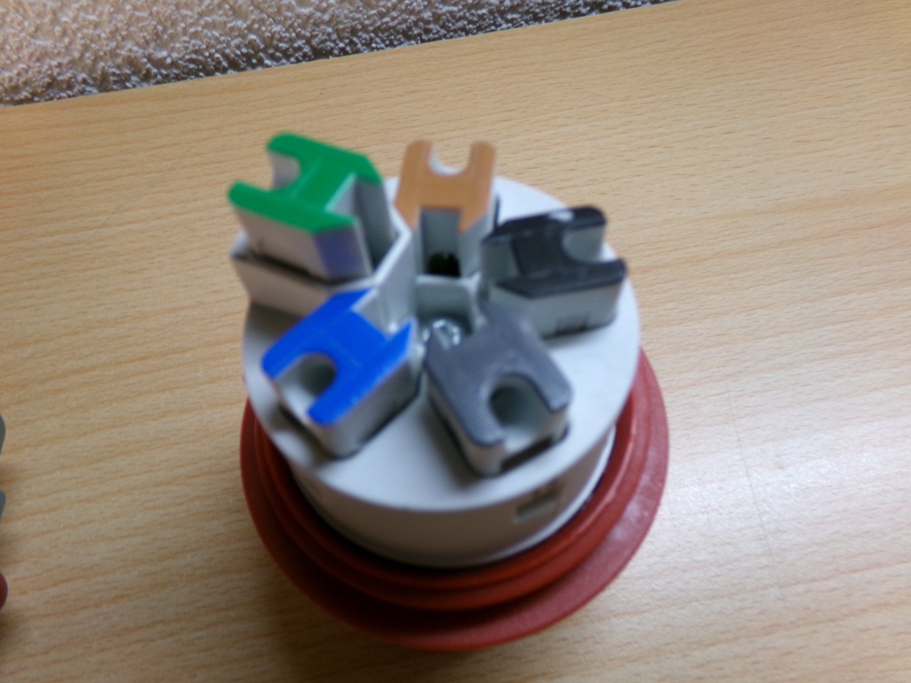 Mennekes Spine: Stecker CEE16 Mennekes – Usato da Hombrechtikon venduto da Maloev17 1
