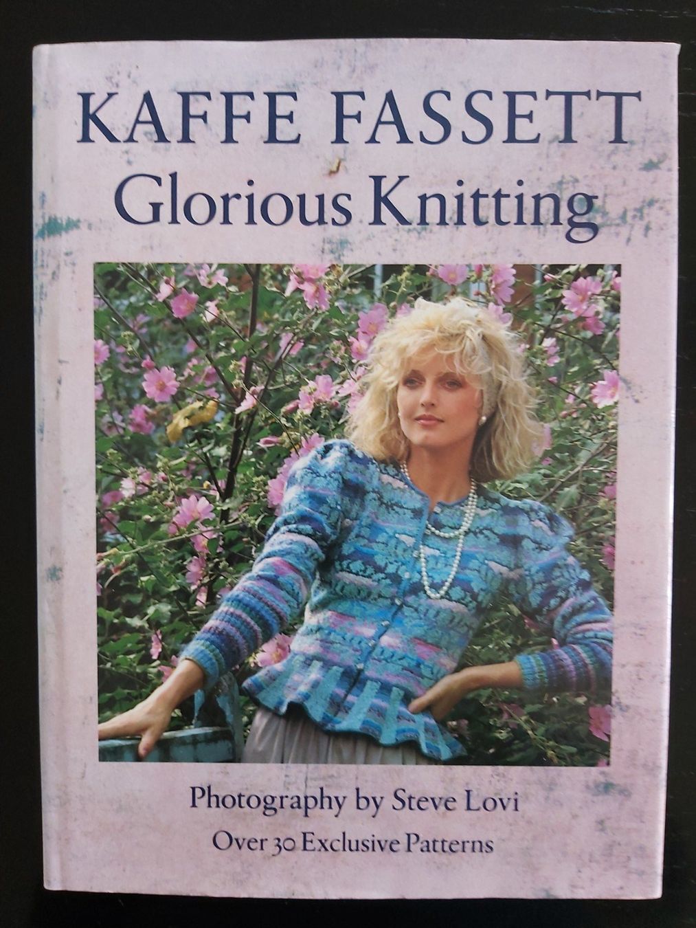 Libri: Glorious Knitting by Kaffe Fassett – Nuovo (secondo la descrizione) da Hünibach venduto da keypin01