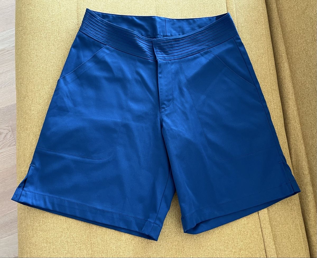 Pantaloni: Short bleu pétrole, comme neuf! – Usato da Nyon venduto da sam_vt7r 1