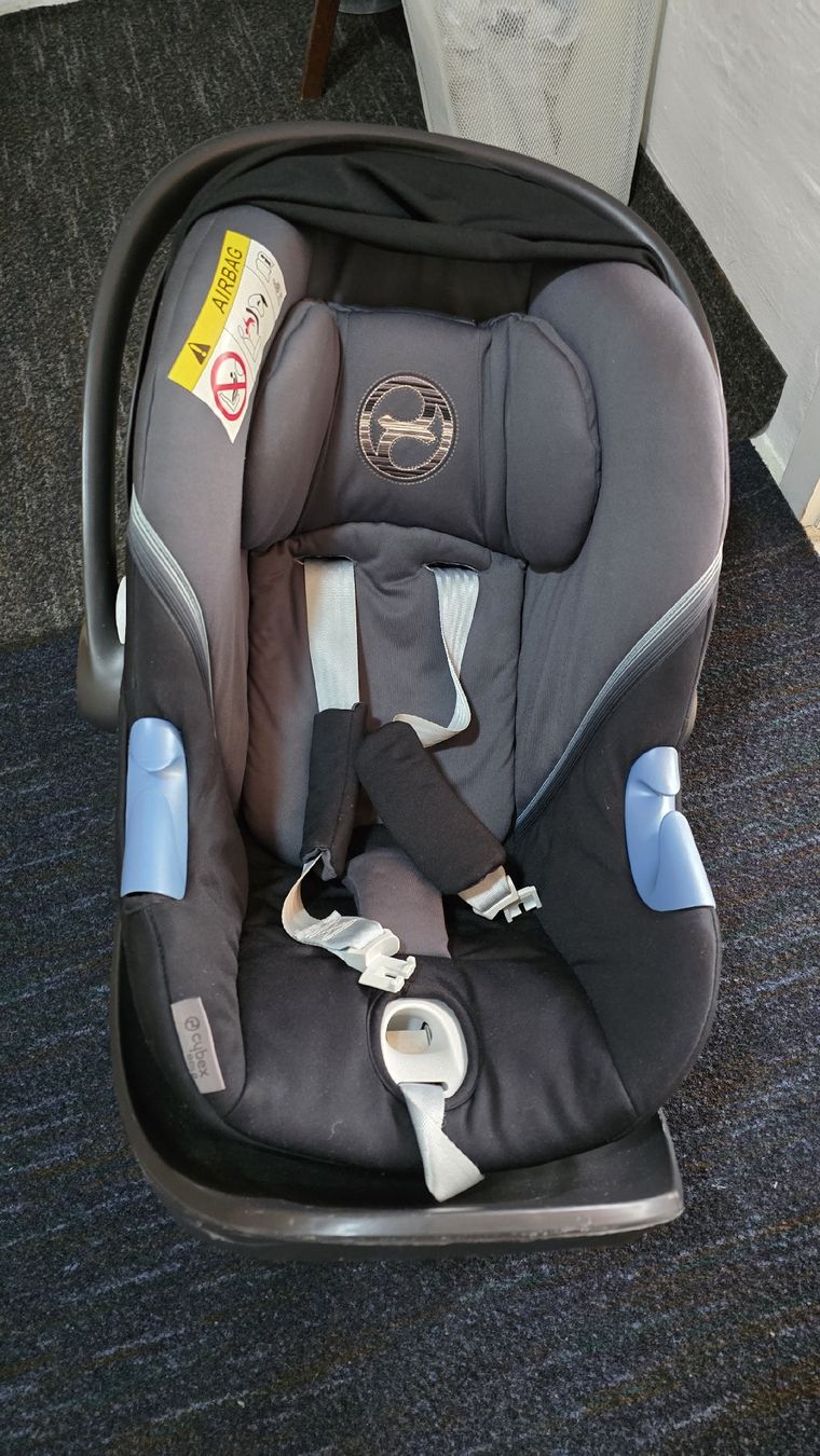 Cybex Seggiolini per auto: Cybex Aton M inkl. Isofix-Base gebraucht – Usato da Bischofszell venduto da and_9zx2 1