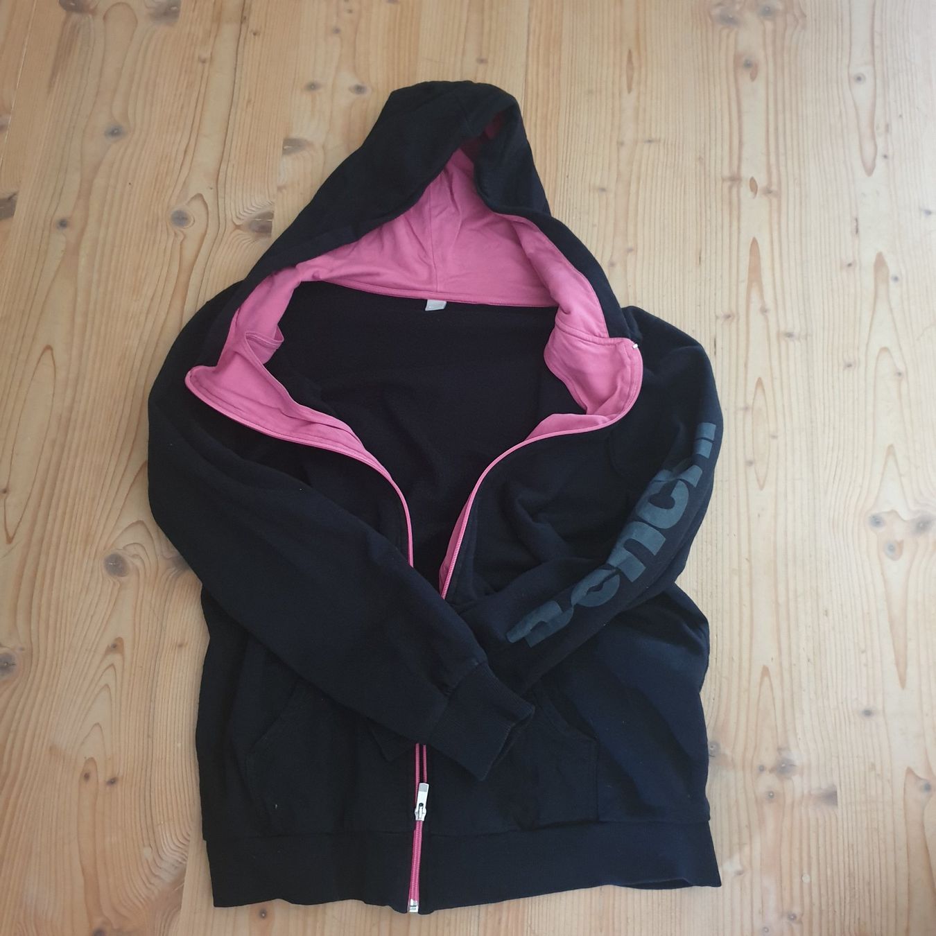 Bench Giacche: Bench Kapuzenjacke Grösse 44/46 schwarz – Usato da Nunningen venduto da rosalieundtrueffel 1