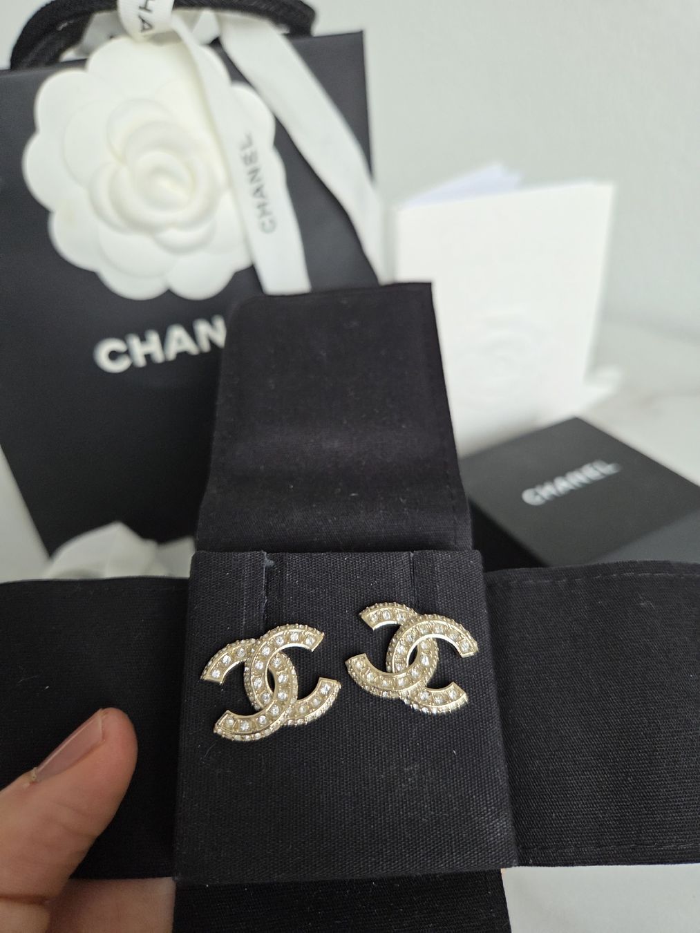Chanel Boucles d'oreille: Chanel – D'occasion à Lausanne par fashionistagirlie