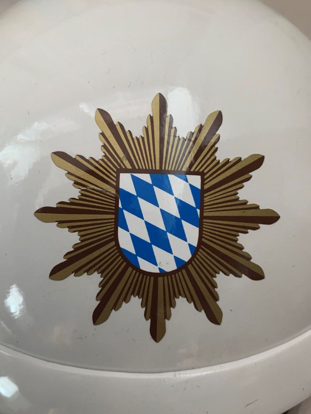 Uniformi: Motorradhelm Landespolizei Bayern – Usato da Volketswil venduto da zwitsch33 1