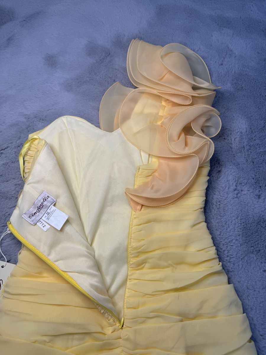 Kleider: Kleid – Neu (gemäss Beschreibung) aus Emmenbrücke von sa.ra 3