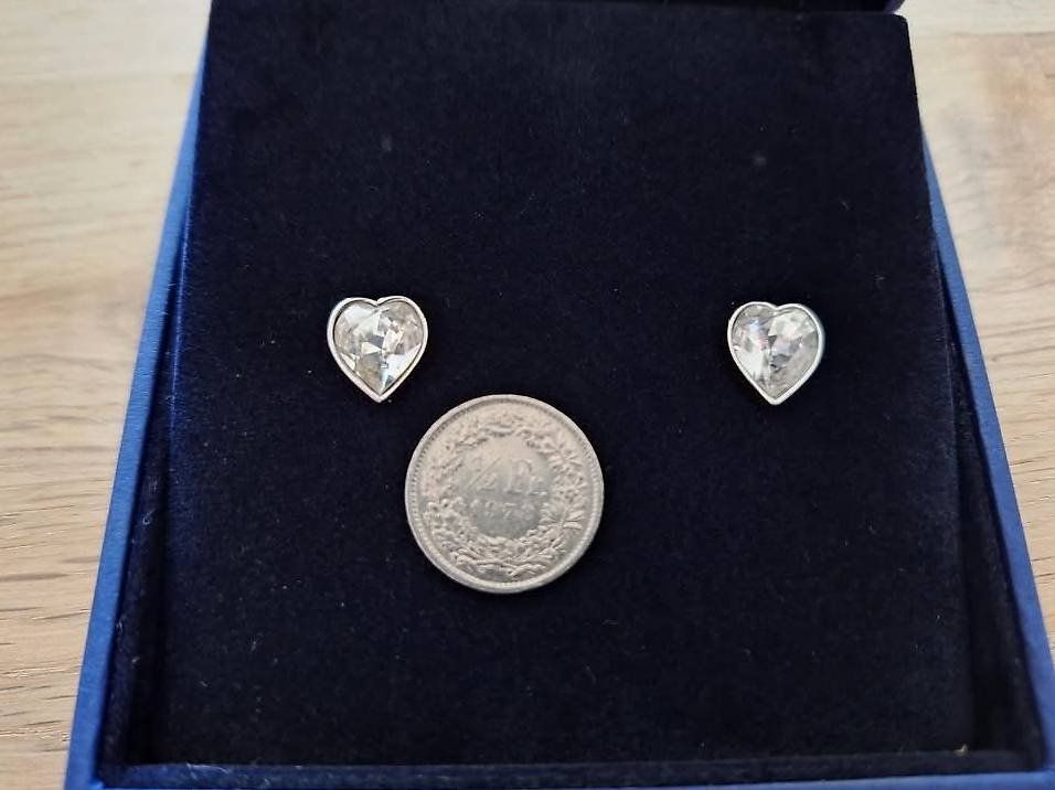 Swarovski Orecchini pendenti & Orecchini a lobo: Swarovski Ohrstecker Herz – Nuovo e nell'imballaggio originale da Rüti ZH venduto da pep_l9zp 1