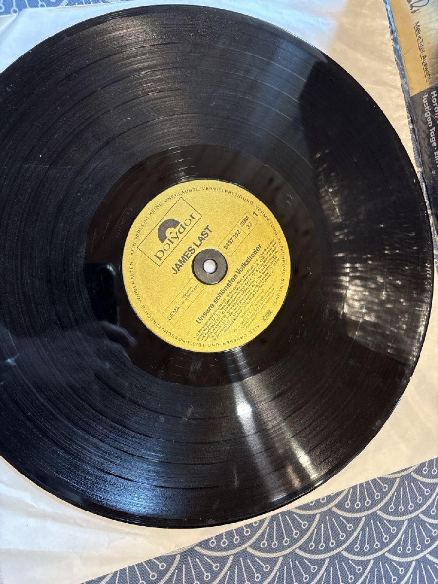 Schallplatten: Vinyle James Last Nos plus belles chansons folkloriques – Gebraucht aus Ste-Croix von choupy60 2