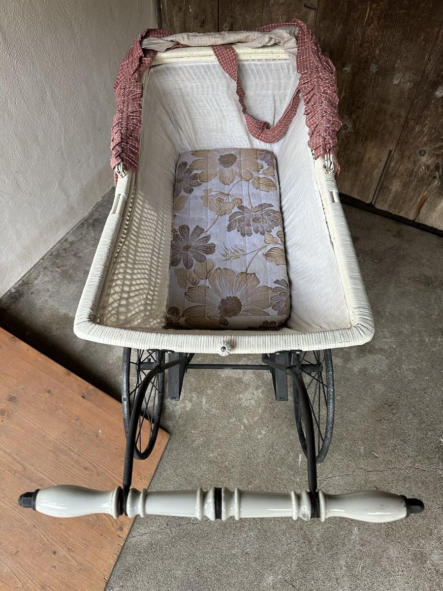 Carrozzine: Antiker Kinderwagen – Usato da Kölliken venduto da engine02 2