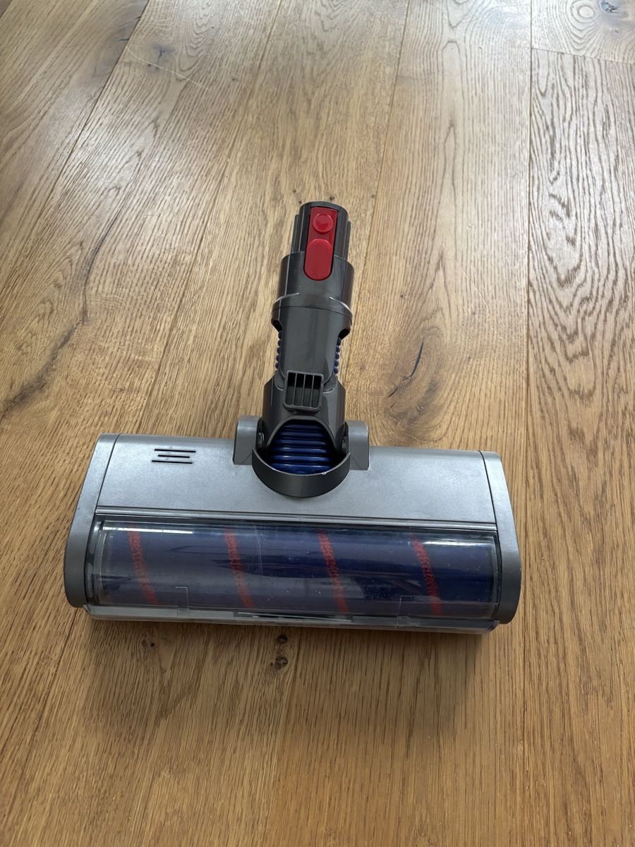 Dyson Staubsauger & Zubehör: Dyson V10 + Ständer und 5 Düsen – Gebraucht aus Sursee von aur_75qq 4