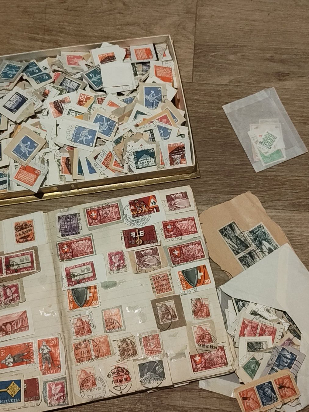 Alle Briefmarken: Large collection de timbres du monde – Gebraucht aus Tramelan von fuego1016 9