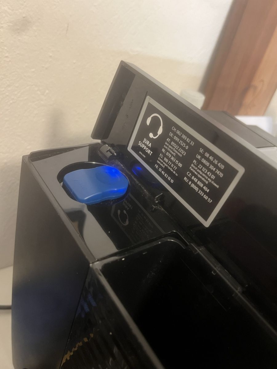 Jura Macchine per caffè & Macchine per espresso: Jura E4 Kaffeevollautomat – Usato da Urtenen-Schönbühl venduto da mit_q9fb 1