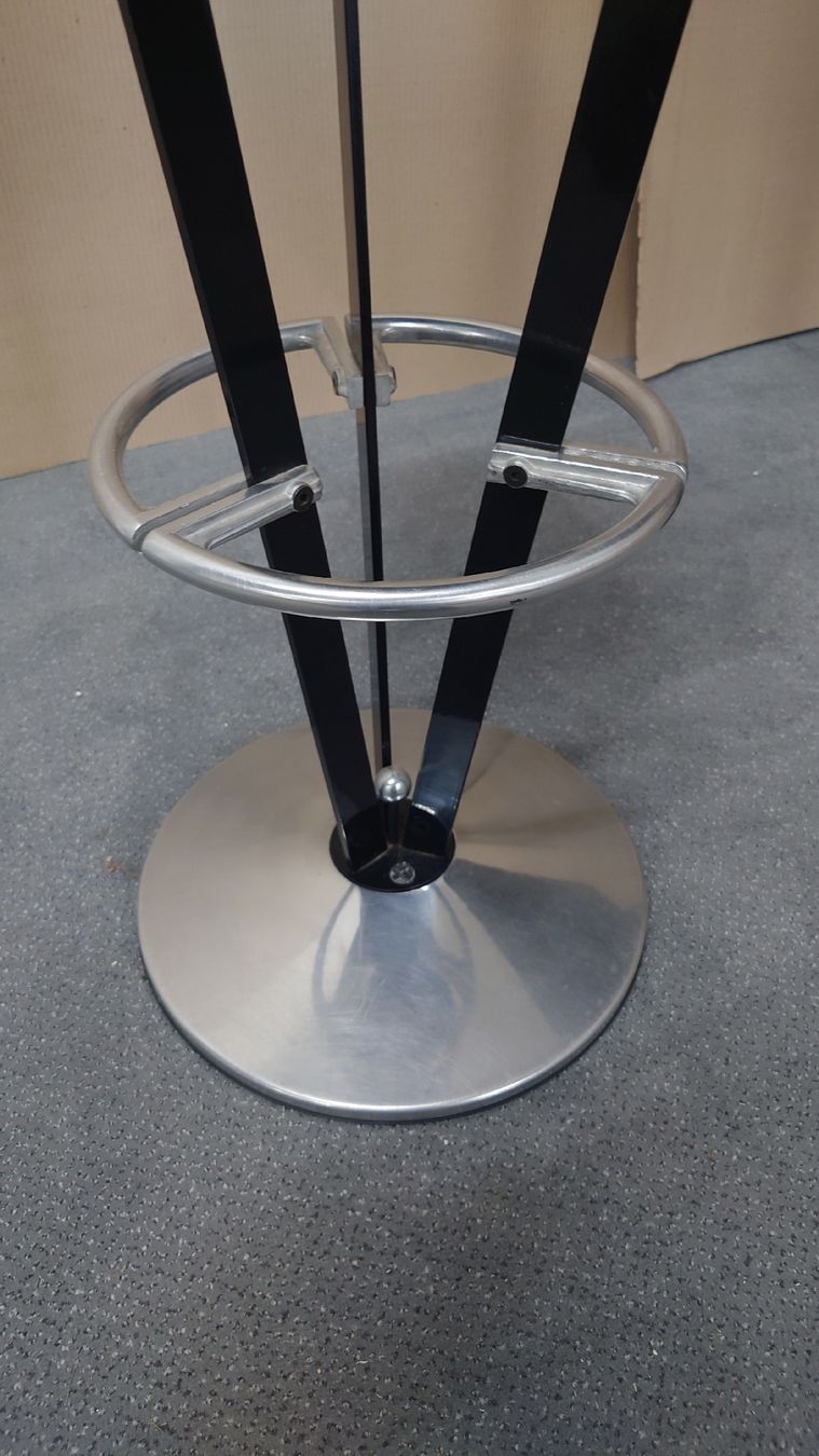 Tables: Barhocker Stehbar Pedro Miralles  – D'occasion à St. Gallen par Second-Life 3