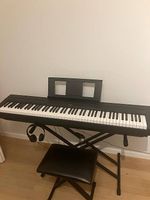 Digitalpiano Yamaha P-45 + Stand + Hocker