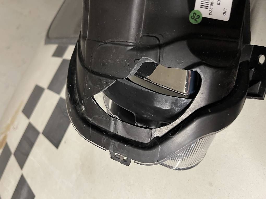 Fari: Ford Transit Courier Scheinwerfer  – Usato da Rüti ZH venduto da n3iLz 4