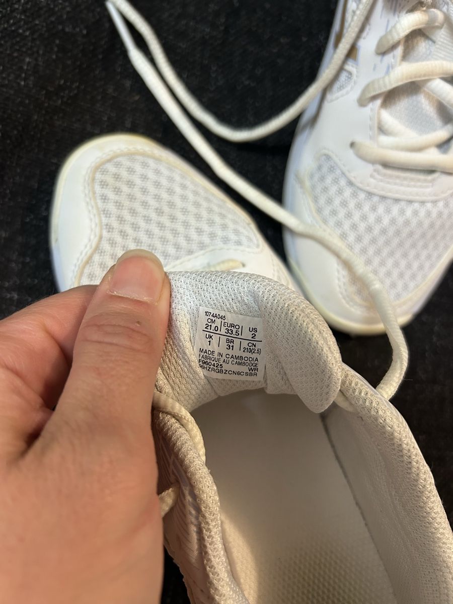 Asics Schuhe für Jungen: Asics Hallenschuhe Grösse 33.5 – Gebraucht aus Jona von Tidy76 2