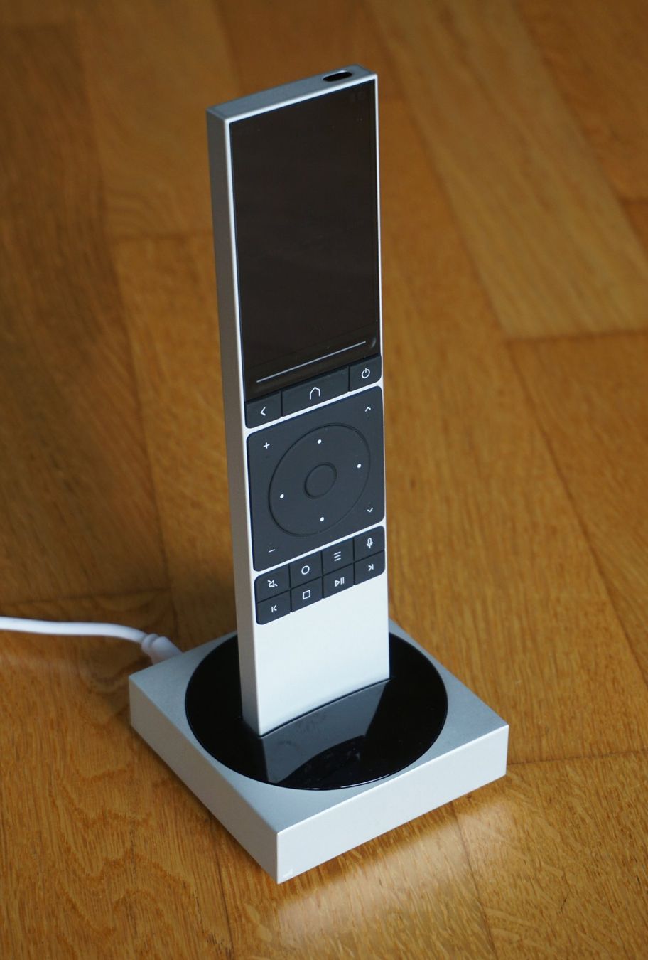 Unfolded Circle Remote 3 mit Dock 3 (Neu (gemäss Beschreibung)) in ...
