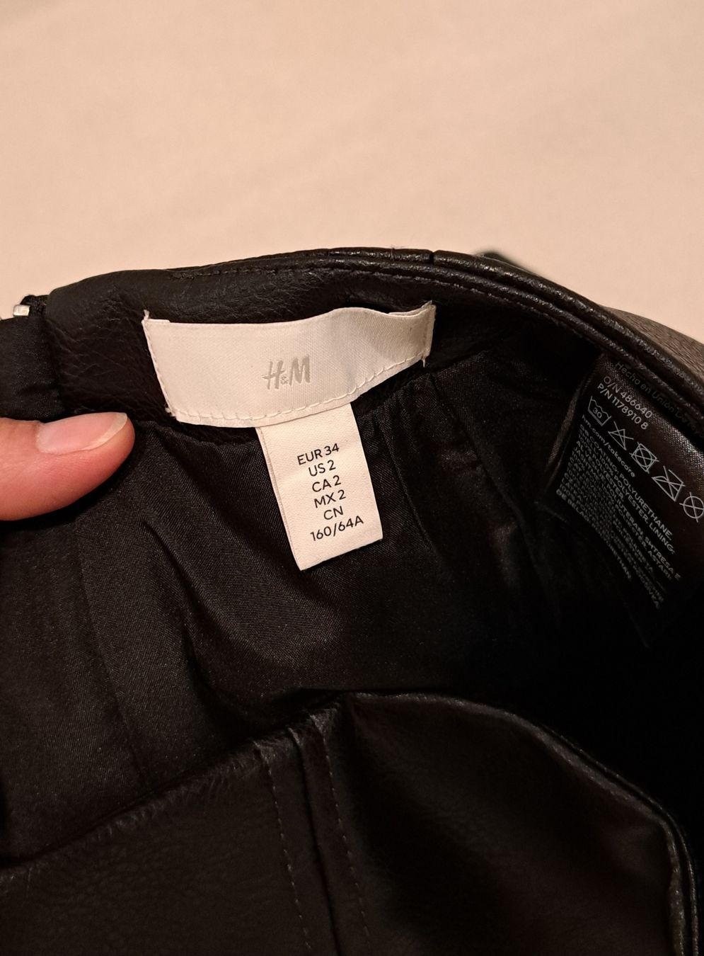 H&M Gonne: Schwarzer H&M Minirock in Lederoptik, Gr. 34 – Nuovo (secondo la descrizione) da Euthal venduto da mel_ts8t 2
