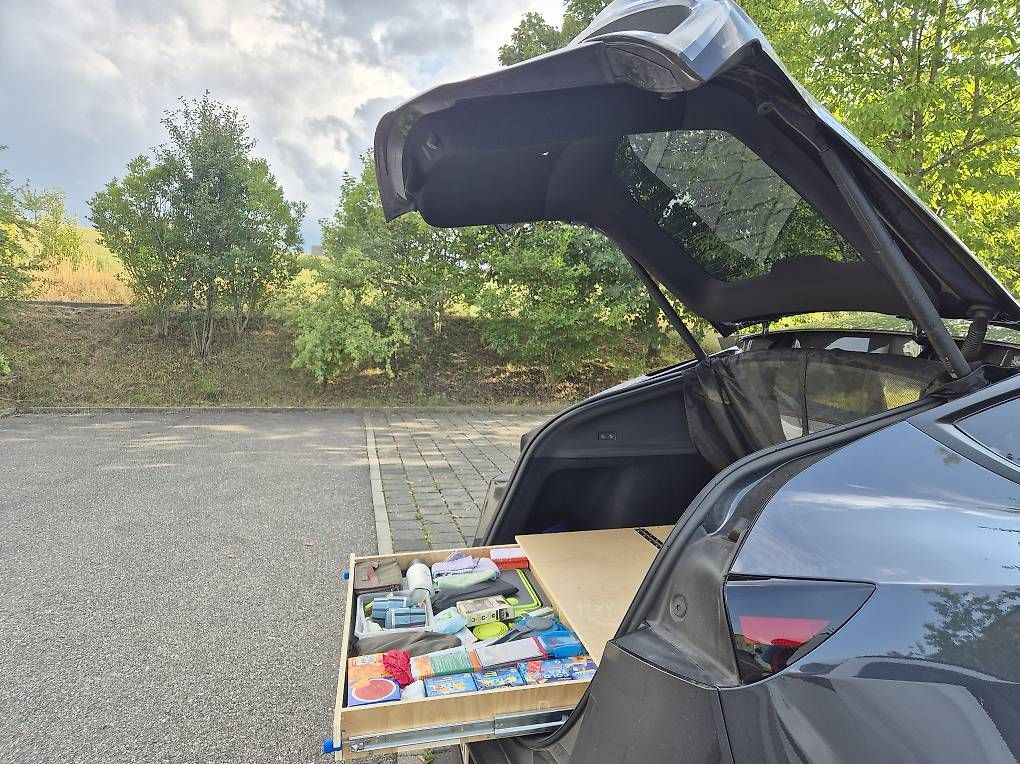 Cassettiere: Tesla Model Y Camping Kit mit Schublade – Usato da Niederwangen BE venduto da karinshanay 3