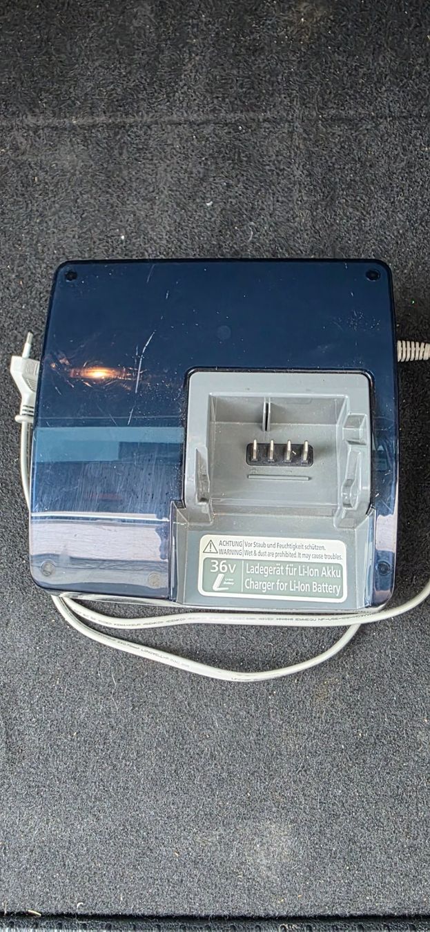 Flyer Chargeurs: Flyer Akku Ladegerät 36 V – D'occasion à Buchs SG par MATGEOMAR