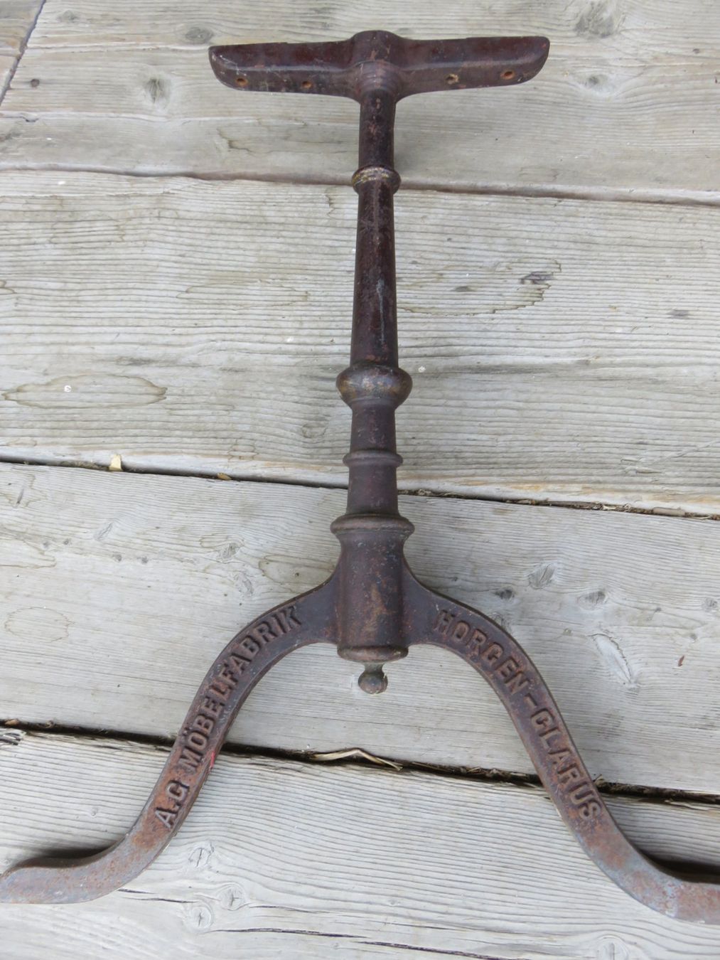 Altri mobili d'antiquariato: antike Horgen-Glarus Gussfüsse ab 1.- Fr. – Difettoso da Ruswil venduto da Mfladibus 3